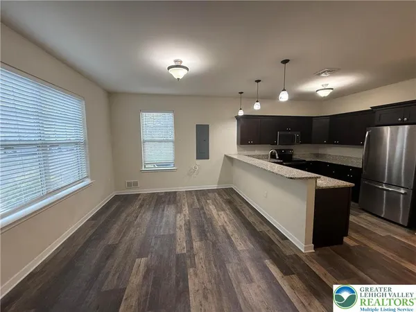 $2,300 | 39 John Alley, Coopersburg, PA 18036