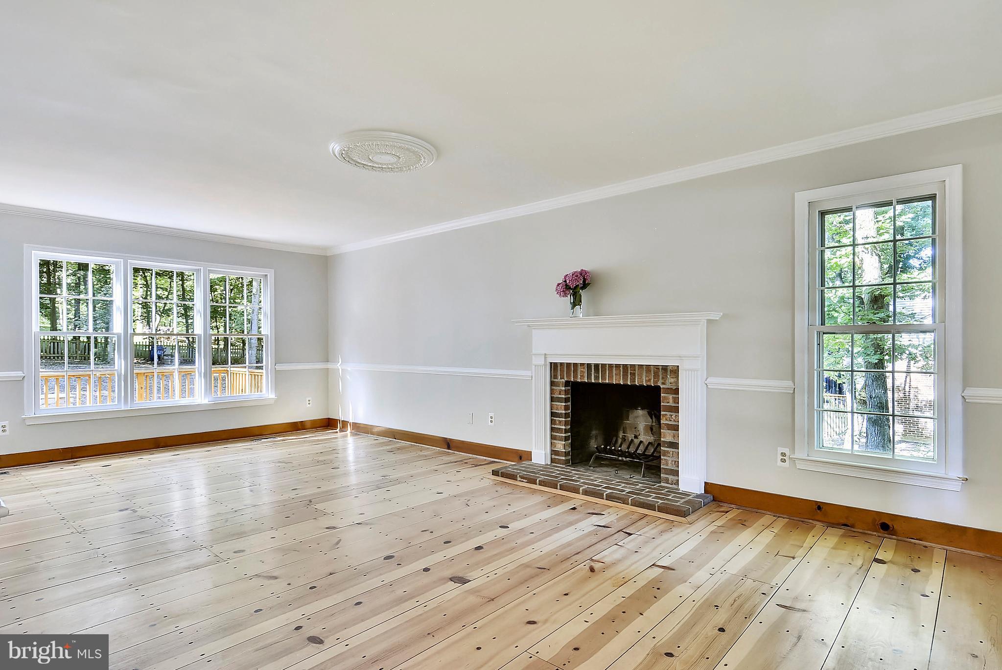 4 Carrollton Road Sterling, VA 20165 - Photo 3 of 28 Living Room