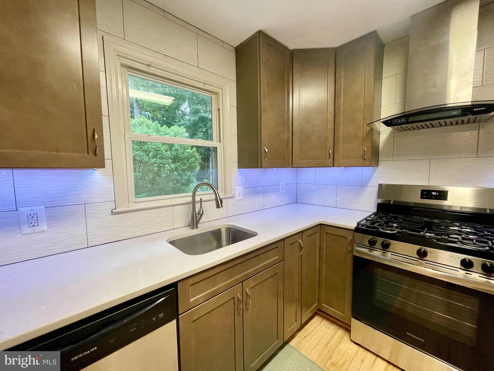 7925 Forest Path Way Springfield, VA 22153 - Photo 9 of 27 Tile backsplash and window over the sink