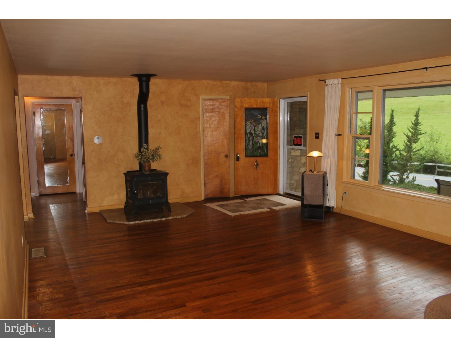 382 Reed Street Mohnton, PA 19540 - Photo 3 of 24