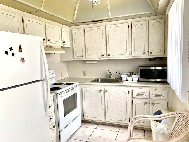164 Suffolk F Boca Raton, FL 33434 - Photo 2 of 19 Kitchen