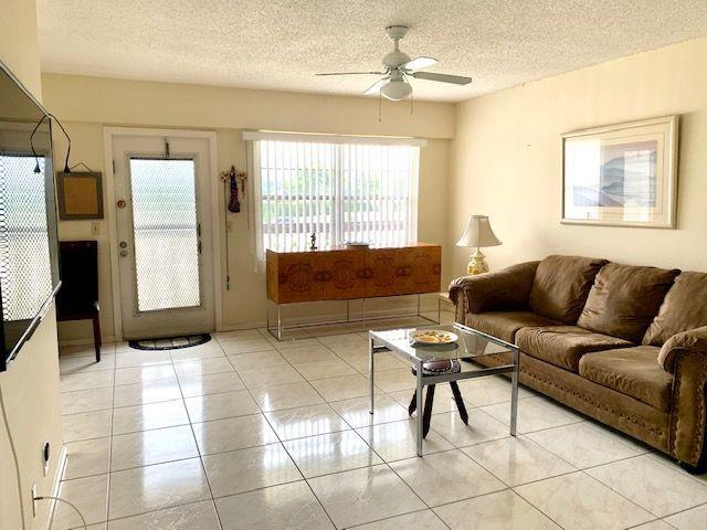 164 Suffolk F Boca Raton, FL 33434 - Photo 4 of 19 Living Room