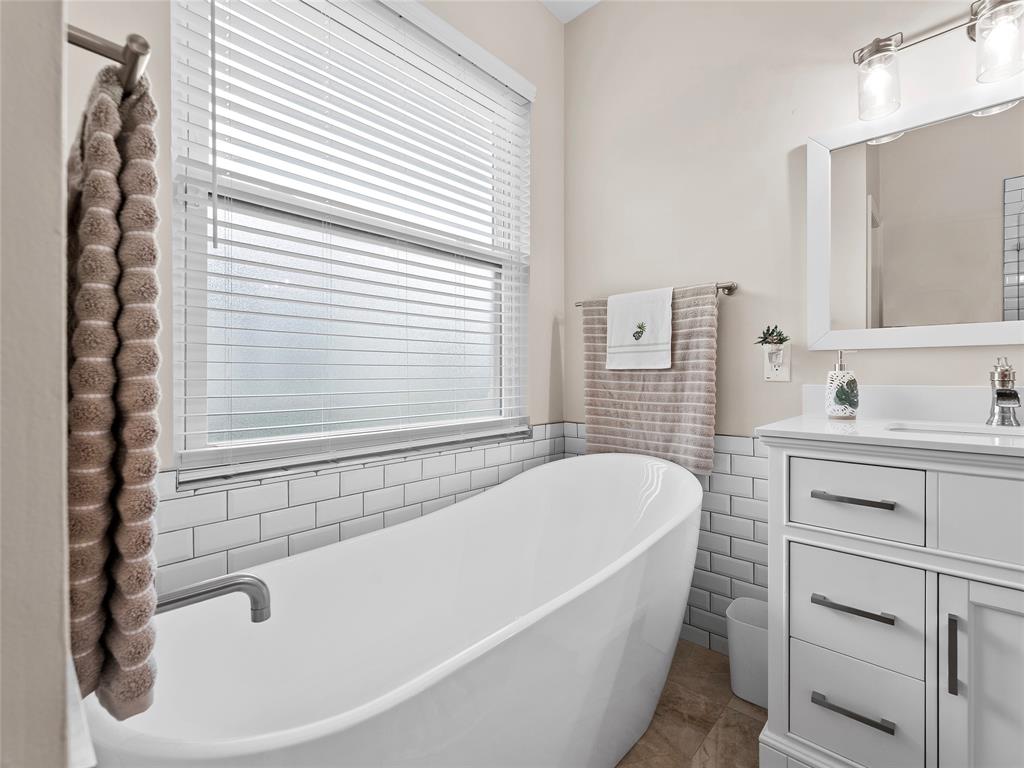 4480 23rd Way Vero Beach, FL 32966 - Photo 21 of 29 a bathroom with sink and bathtub