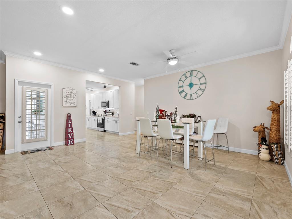 4480 23rd Way Vero Beach, FL 32966 - Photo 5 of 29 a view of a livingroom with furniture