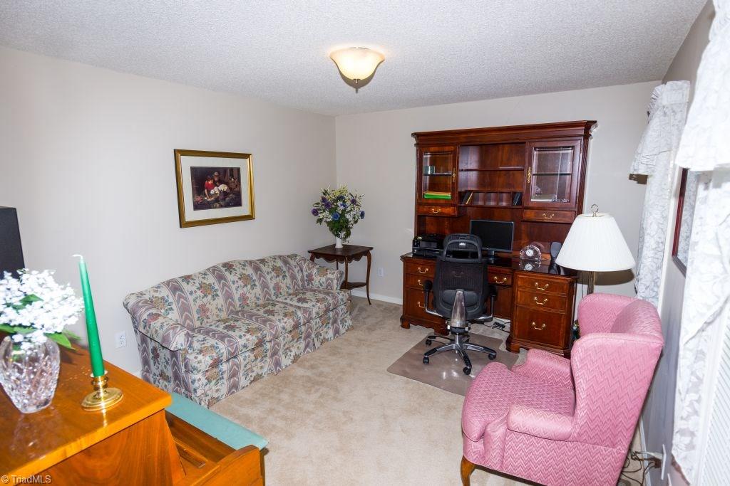 6948 Bridgewood Road Clemmons, NC 27012 - Photo 2 of 23 Living Room
