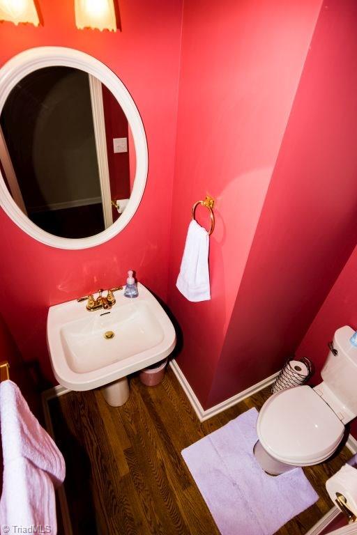 6948 Bridgewood Road Clemmons, NC 27012 - Photo 9 of 23 Main floor Powder Room