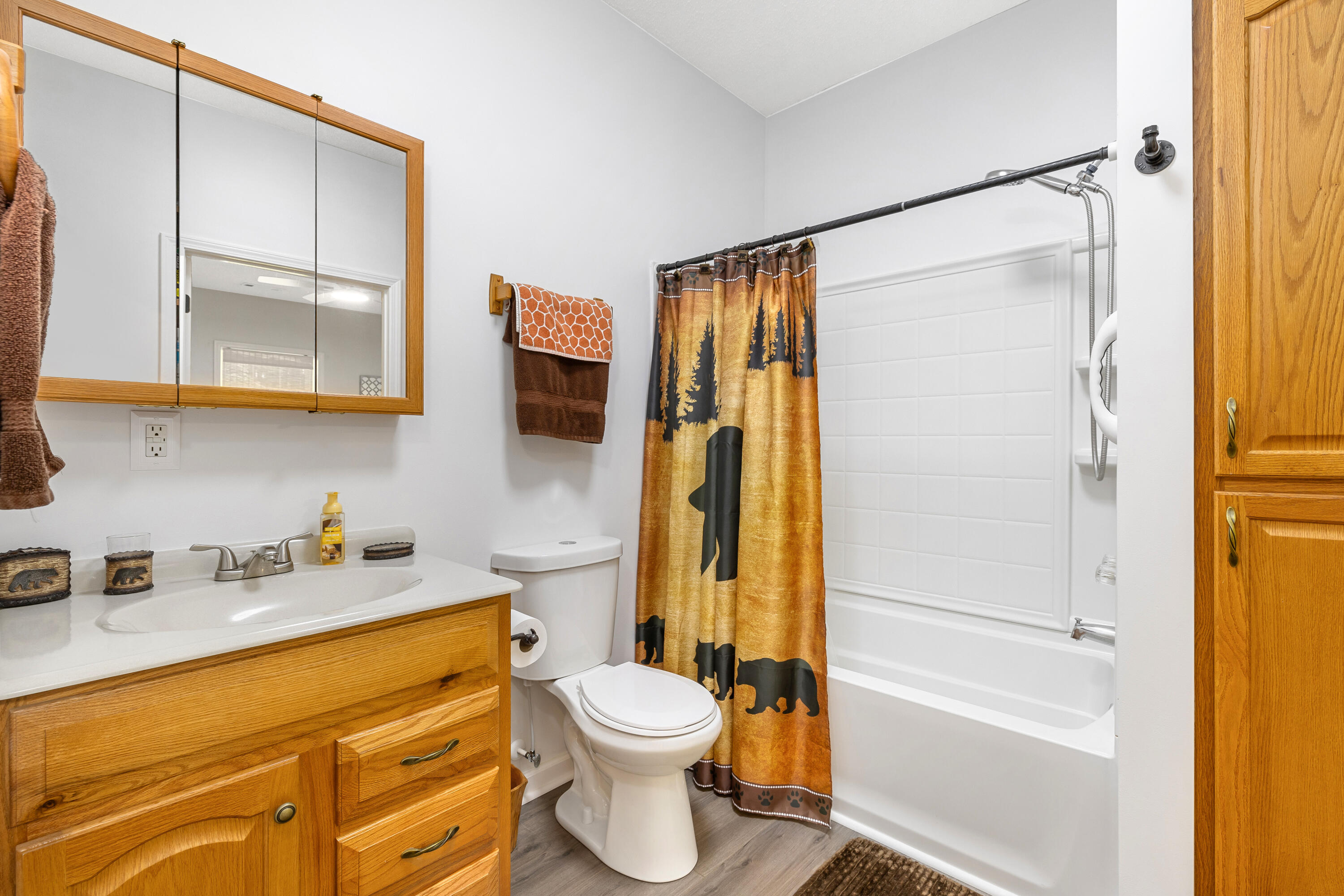 1090 Winding Pond Road Manning, SC 29102 - Photo 39 of 59 GUEST BATHROOM