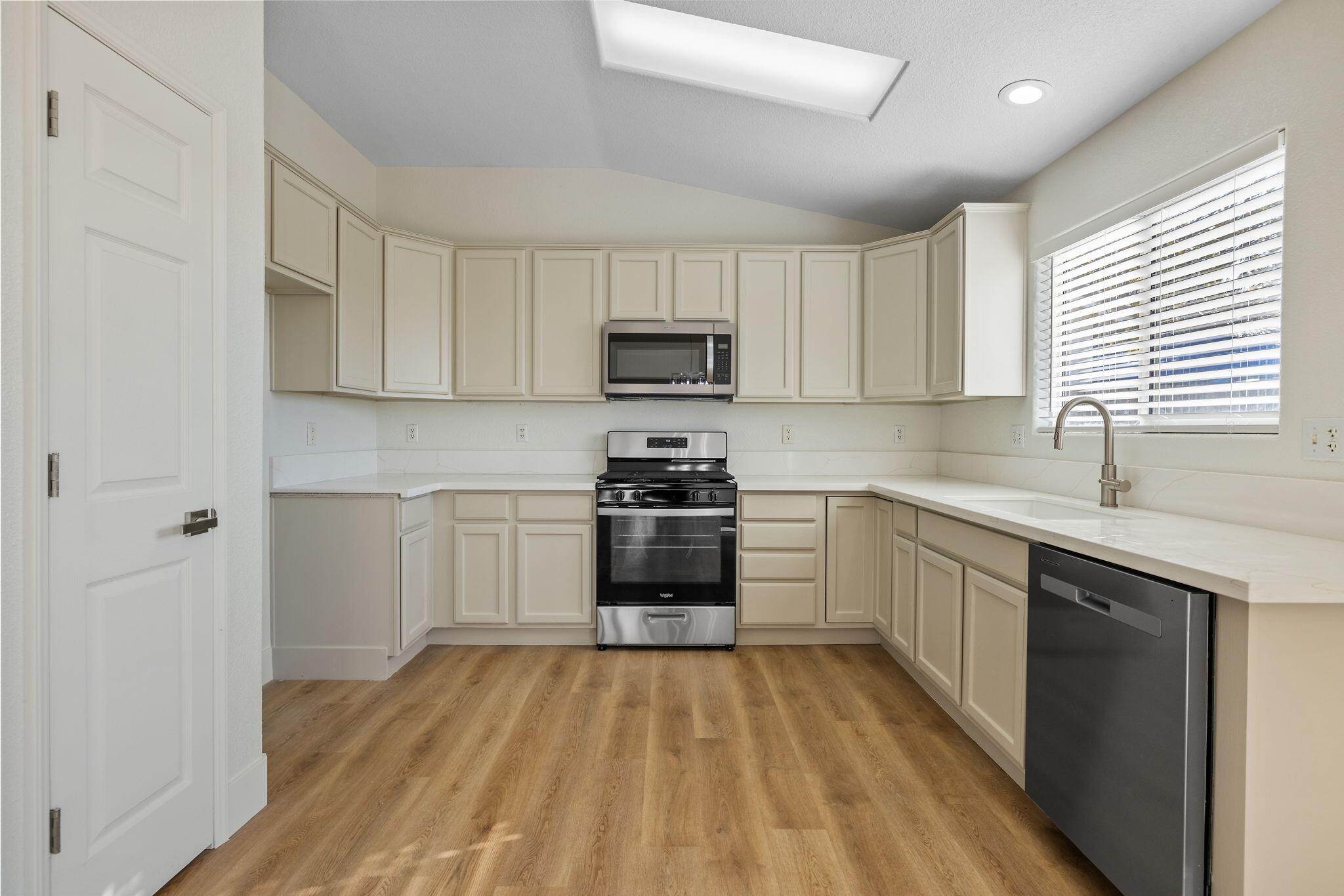 1459 Chimney Way Lemoore, CA 93245 - Photo 9 of 23 13-web-or-mls-713A9954