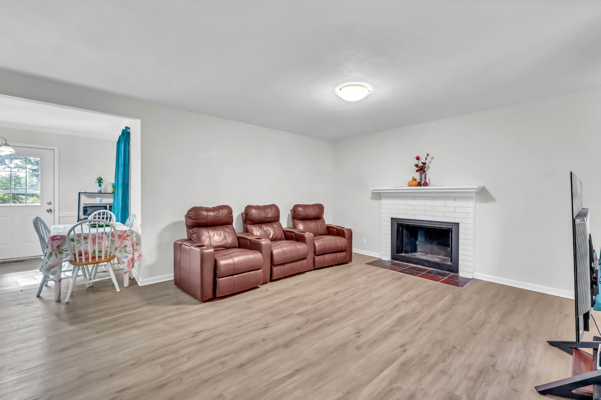 810 R S Bradley Boulevard Clarksville, TN 37042 - Photo 5 of 31