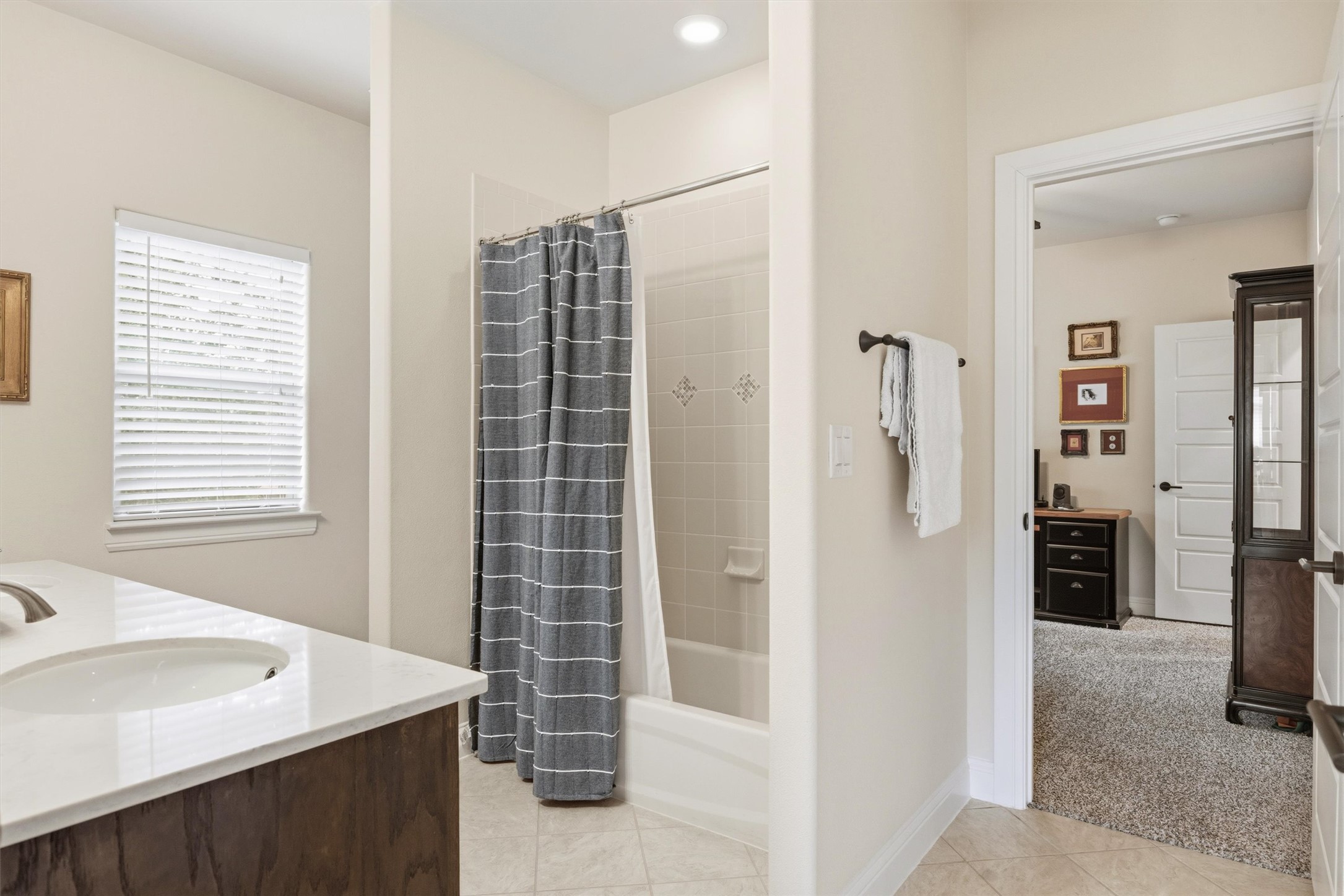 2719 Springwood Lane Georgetown, TX 78628 - Photo 27 of 40 Shared Upstairs Bathroom