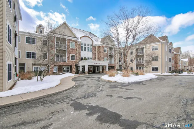 $370,000 | 1 West Street, Unit 112, Simsbury, CT 06070