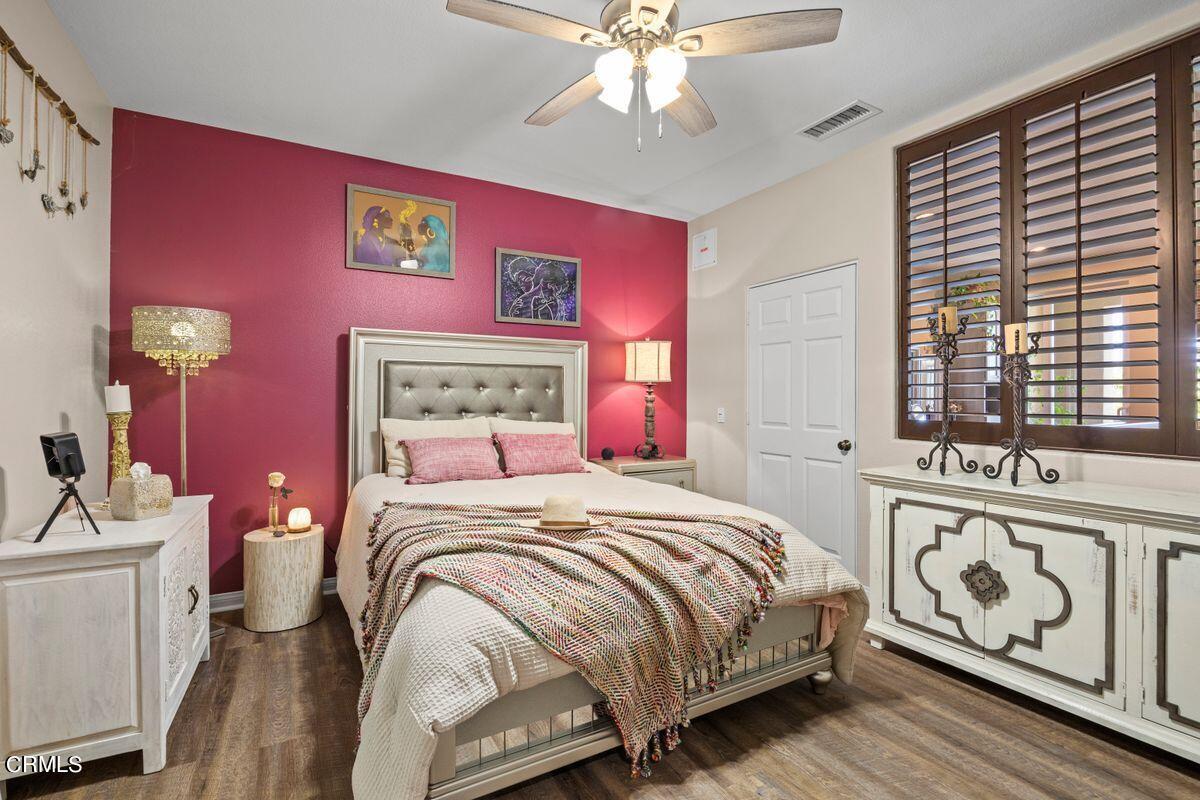 3004 Moonlight Park Avenue Oxnard, CA 93036 - Photo 6 of 28 a bedroom with a bed and a window