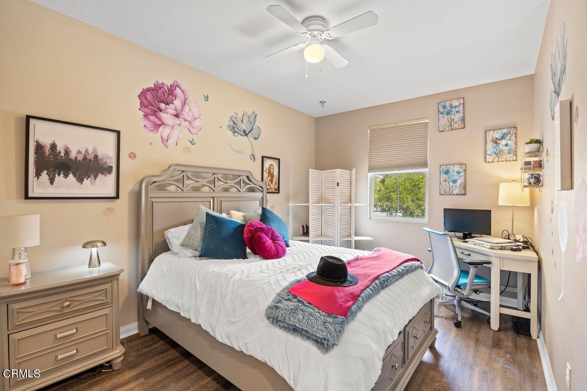 3004 Moonlight Park Avenue Oxnard, CA 93036 - Photo 9 of 28 a bedroom with a bed and a desk
