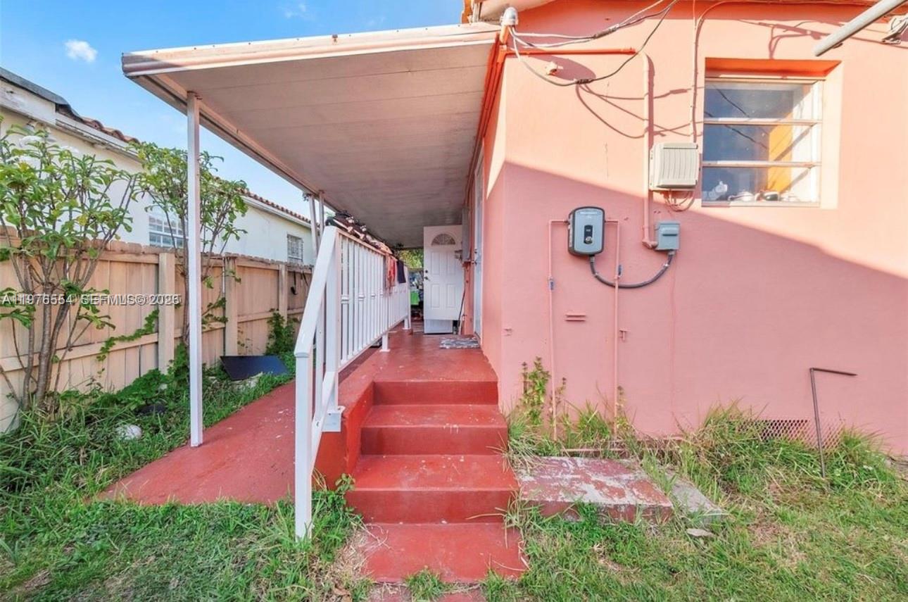 5300 Southwest 6th Street Miami, FL 33134 - Photo 5 of 20 Photo 5