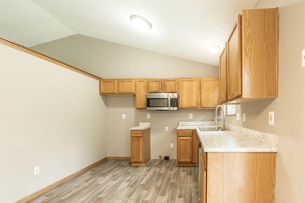 2731 Raphael Drive Columbus, OH 43232 - Photo 9 of 18 R1 (9)