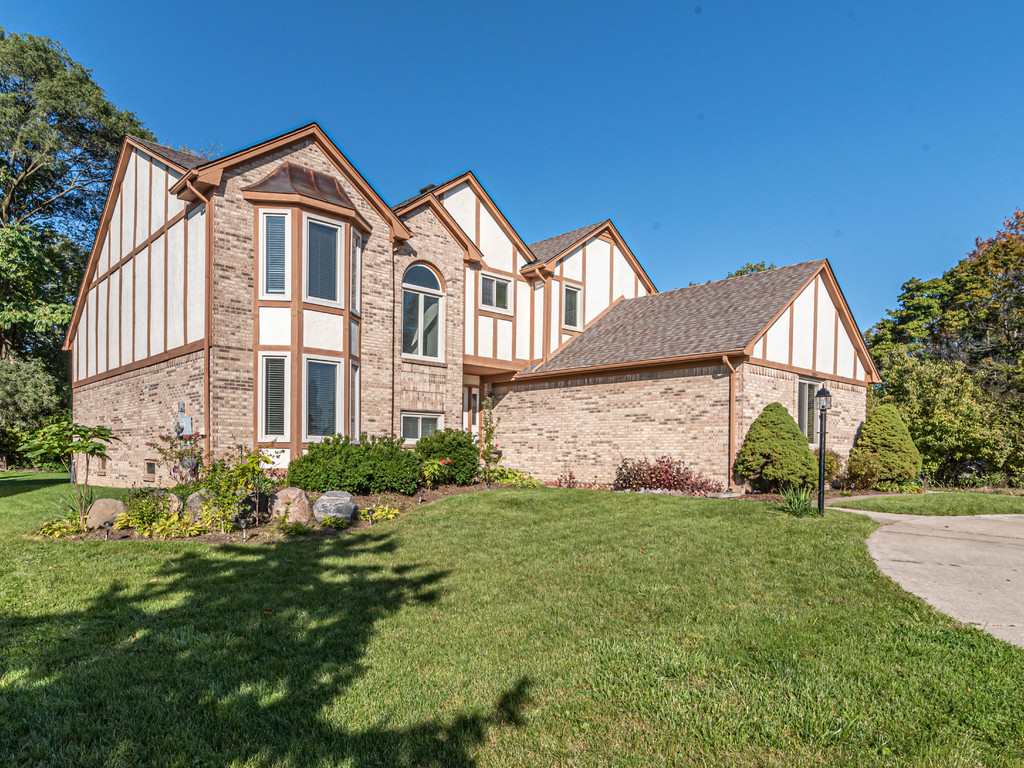 1004 Bembridge Drive Rochester, MI 48307 - Photo 3 of 47 Front