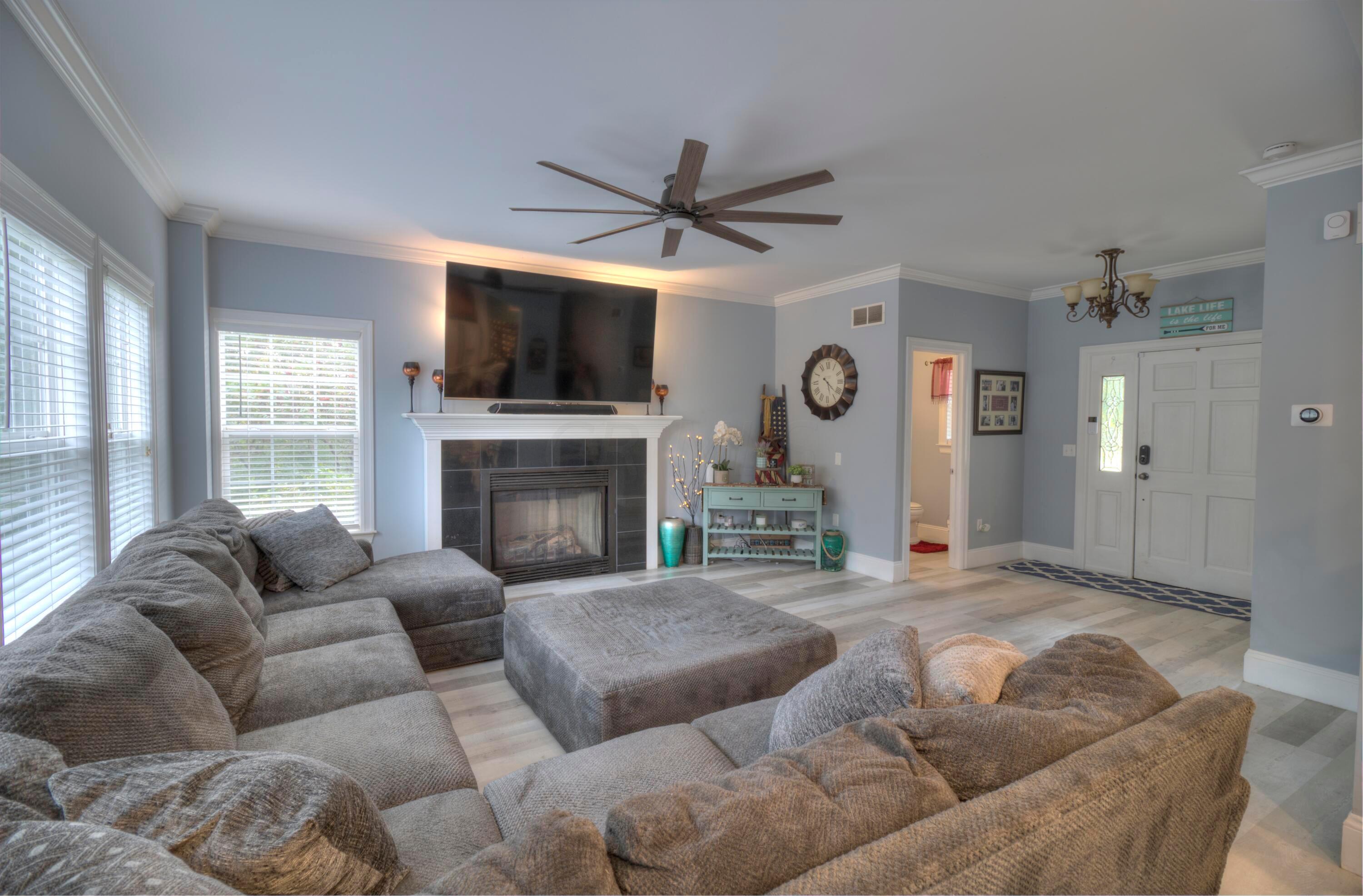 430 Ridgeland Drive Howard, OH 43028 - Photo 5 of 29 living room