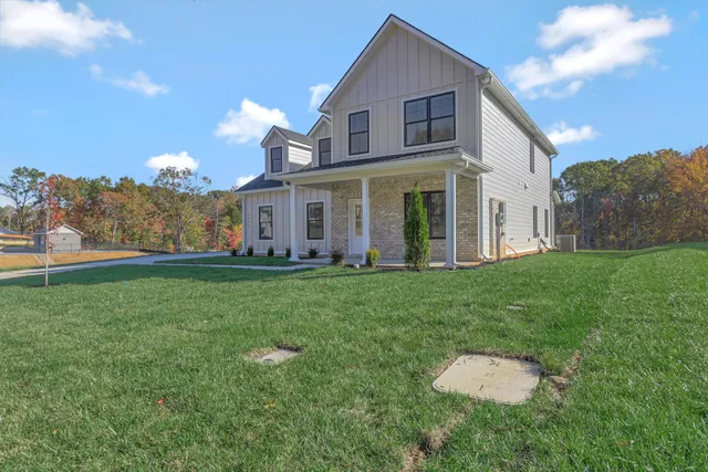 a view of a house with backyard porch and garden