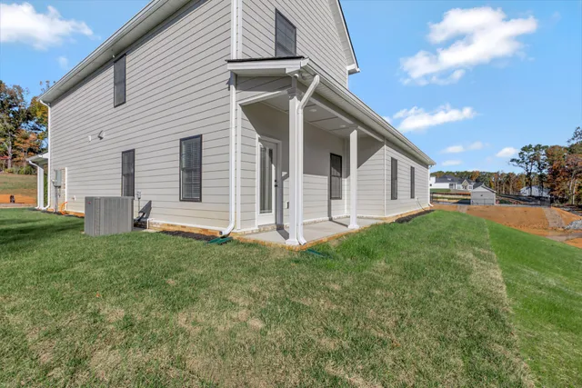 a view of a house with backyard and garden