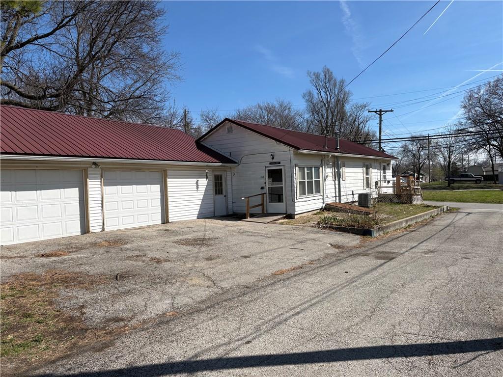 112 South Locust Street Cameron, MO 64429 - Photo 12 of 15