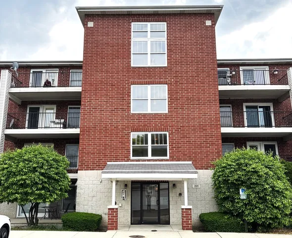 $221,000 | 231 North Mill Road, Unit 11, Addison, IL 60101