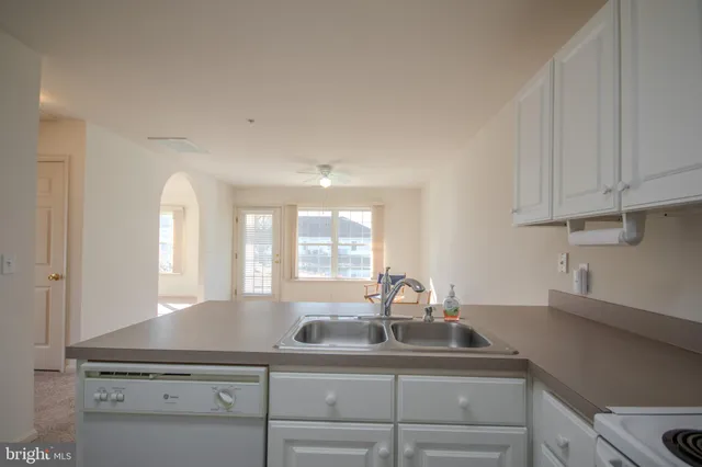 a view of empty room with window