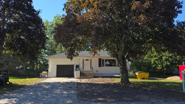 $267,500 | 9 Laase Avenue, Lewiston, ME 04240