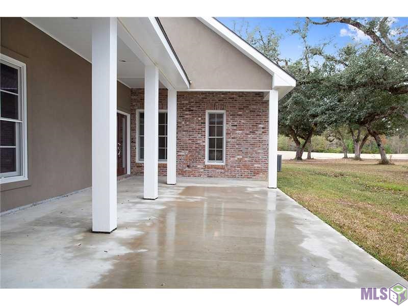 23711 Monarch Point Springfield, LA 70462 - Photo 2 of 12
