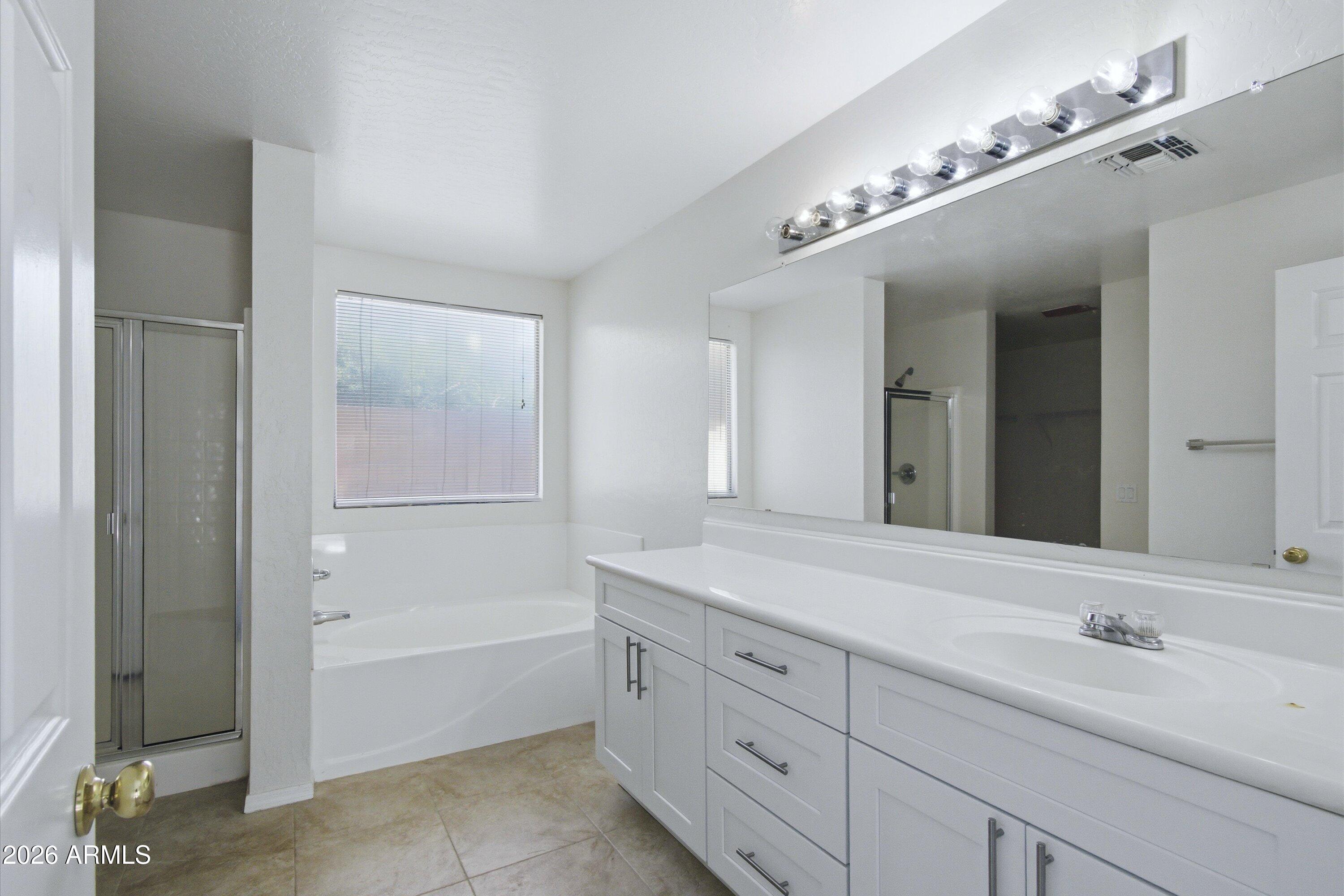 2933 West Maldonado Road Phoenix, AZ 85041 - Photo 15 of 27 Main Bath