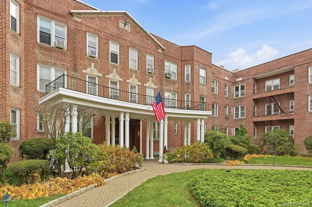 $399,000 | 2 Overlook Road, Unit 3C3, White Plains, NY 10605