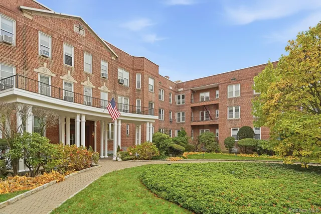 $399,000 | 2 Overlook Road, Unit 3C3, White Plains, NY 10605