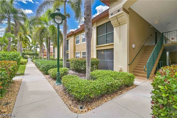 $185,000 | 8920 Colonnades Court East, Unit 514, Bonita Springs, FL 34135