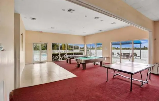 a view of entryway with livingroom