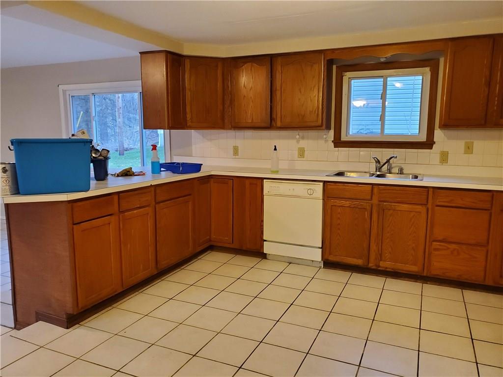 2811 Mercer Road New Castle, PA 16105 - Photo 5 of 24 Gallery Image 5