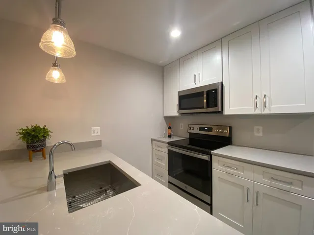 $2,200 | 8613 Beekman Place, Unit 13C, Alexandria, VA 22309