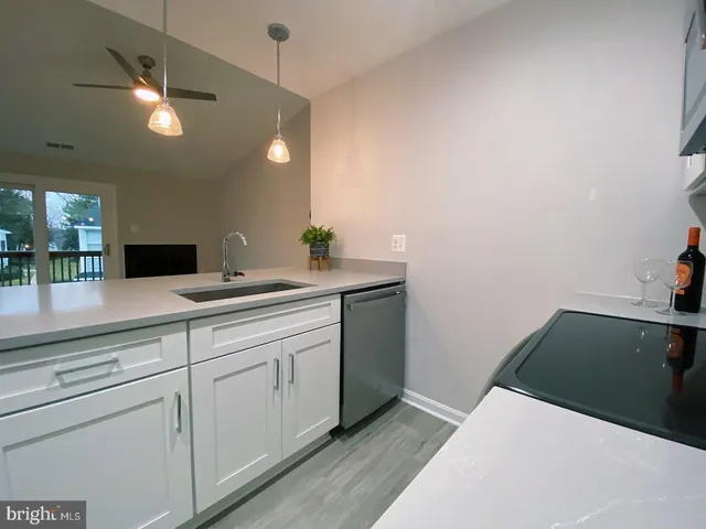 $2,200 | 8613 Beekman Place, Unit 13C, Alexandria, VA 22309