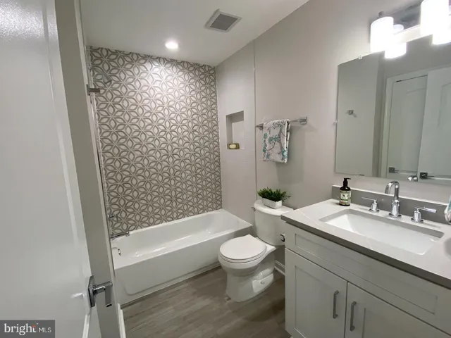 $2,200 | 8613 Beekman Place, Unit 13C, Alexandria, VA 22309