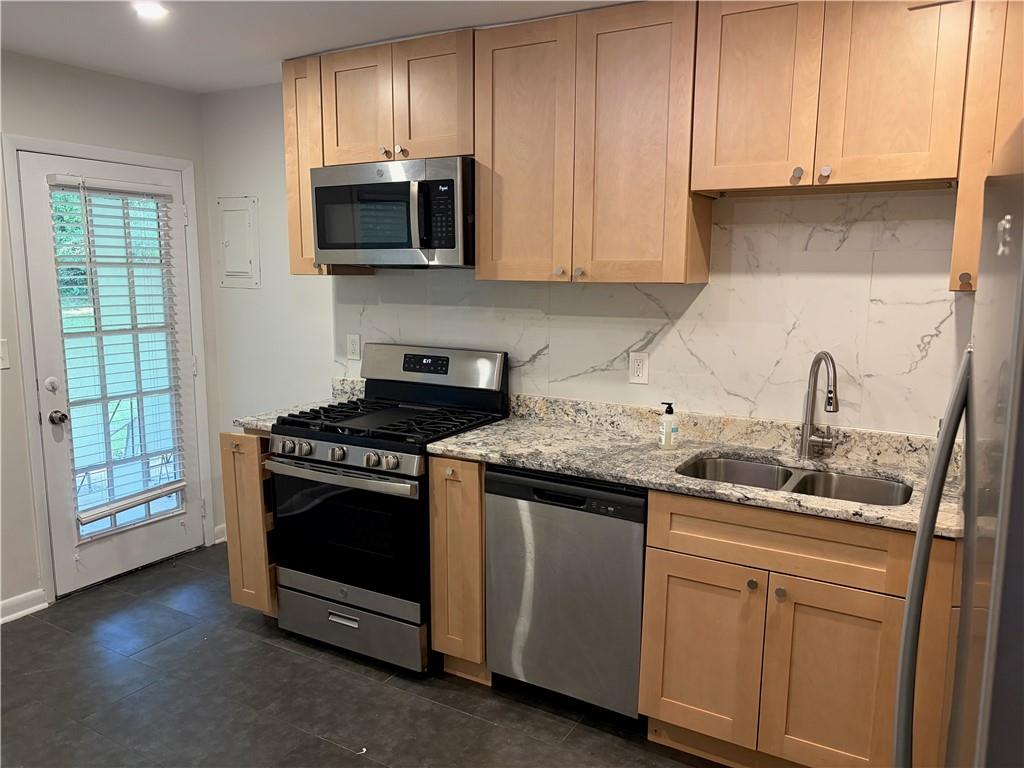 213 Buchanan Terrace, Unit 2 Decatur, GA 30030 - Photo 6 of 19 Gallery Image 6