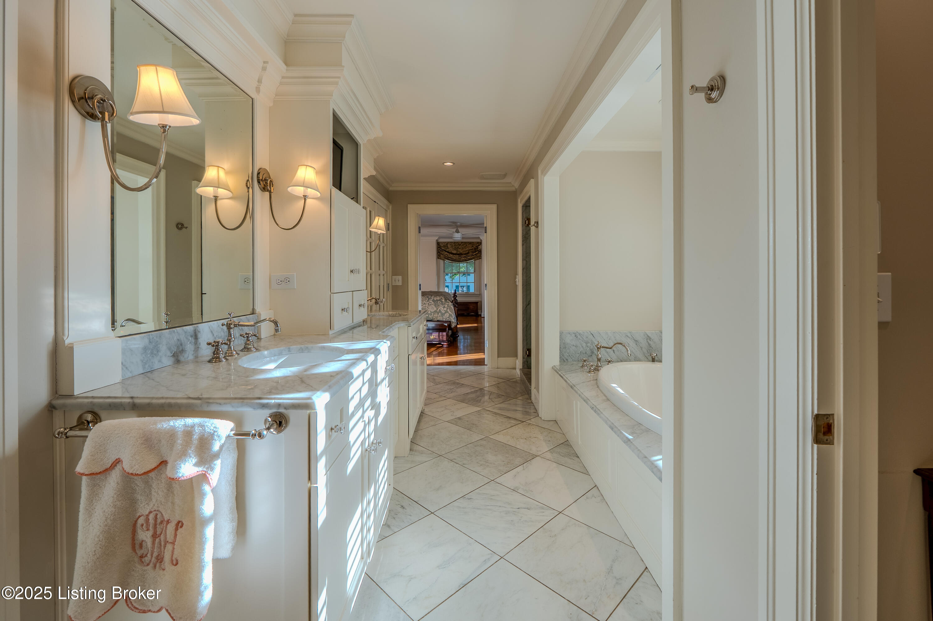 320 Mockingbird Hill Road Louisville, KY 40207 - Photo 41 of 68 A7405464-HDR
