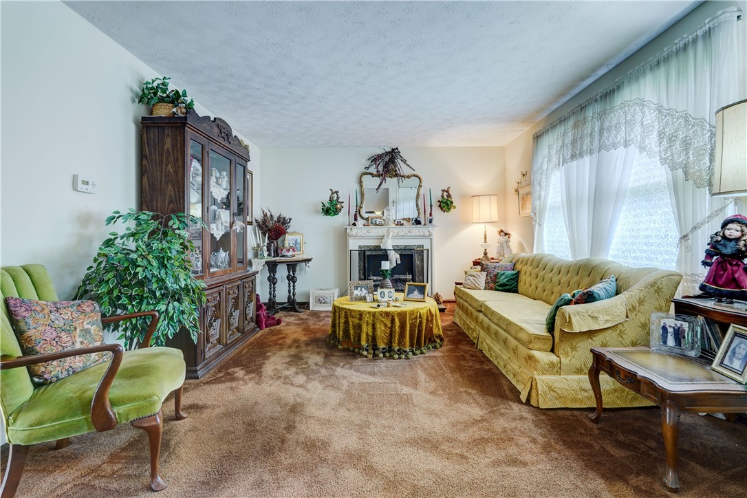 465 Fox Meadow Road Greece, NY 14626 - Photo 6 of 20 Living Room