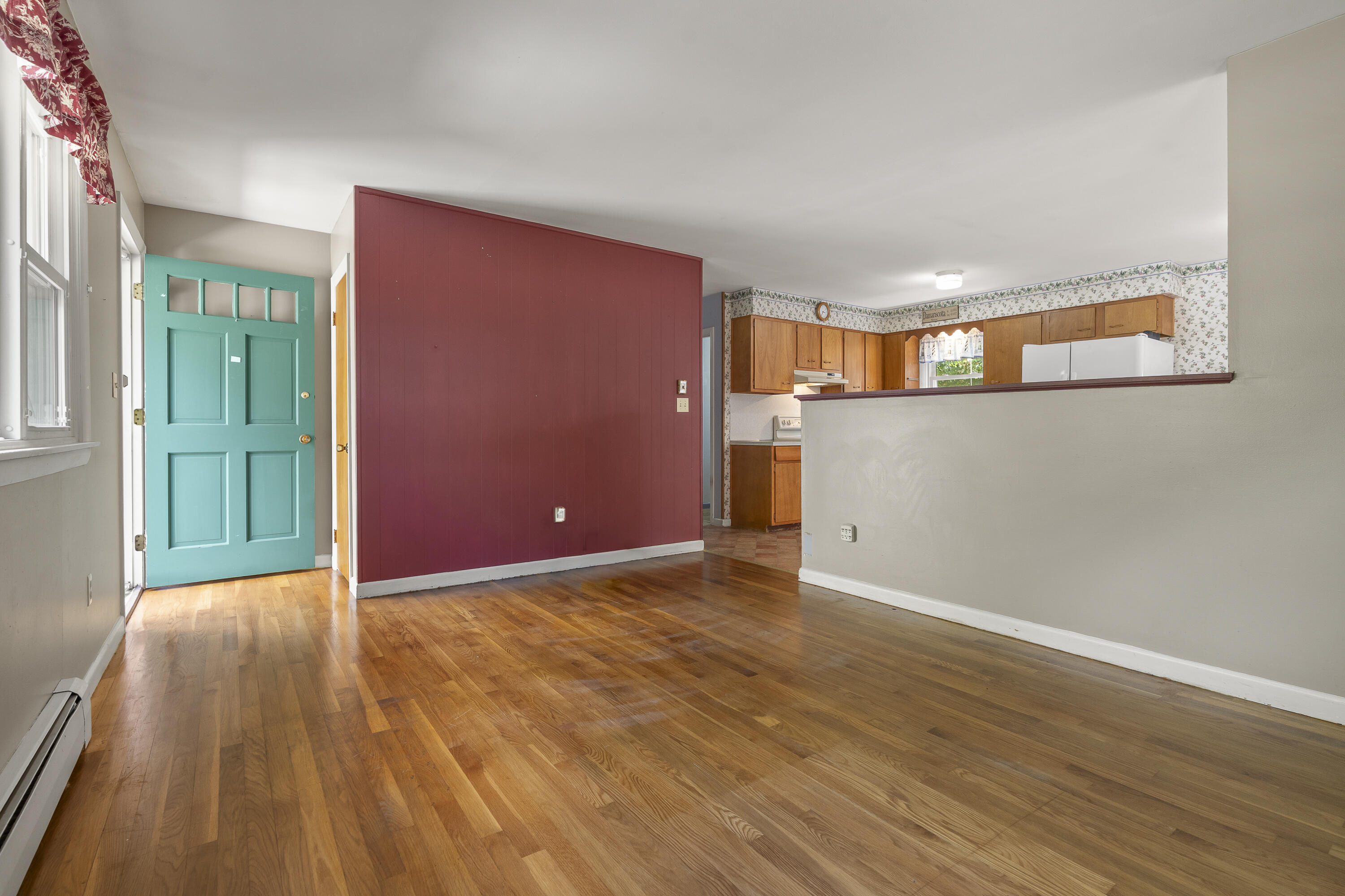 81 Back Meadow Road Damariscotta, ME 04543 - Photo 28 of 65 living room