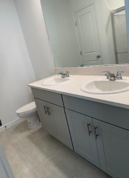 2927 Skyline Loop Kissimmee, FL 34758 - Photo 10 of 17 a bathroom with a sink toilet and vanity