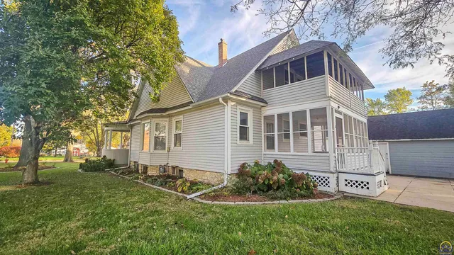 $165,000 | 625 Wisconsin Avenue, Holton, KS 66436