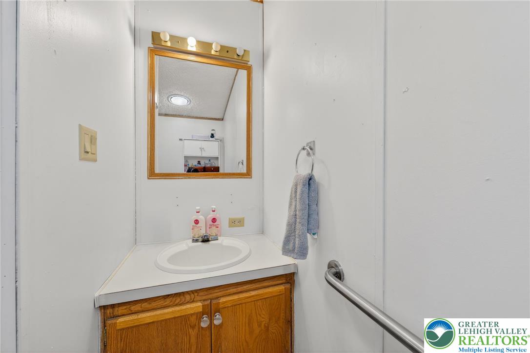 8766 Turkey Ridge Road Breinigsville, PA 18031 - Photo 24 of 35