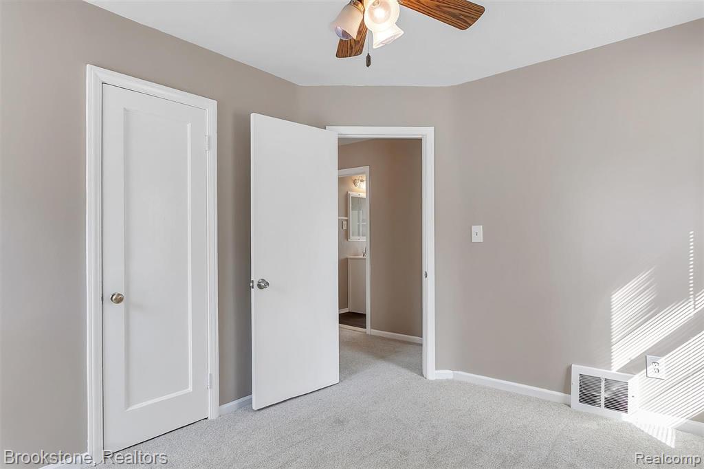2734 Crooks Road Royal Oak, MI 48073 - Photo 29 of 50
