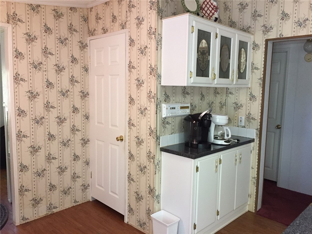 Kitchen Breakfast Area!!!