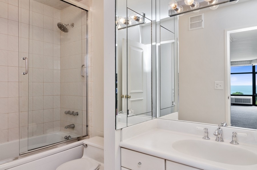 1920 North Clark Street, Unit 12B Chicago, IL 60614 - Photo 6 of 15