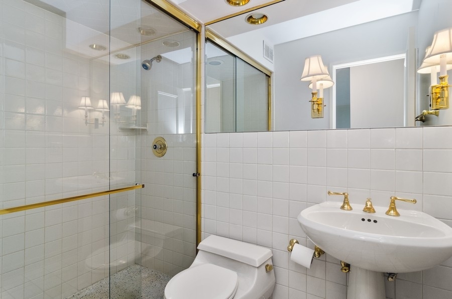 1920 North Clark Street, Unit 12B Chicago, IL 60614 - Photo 8 of 15