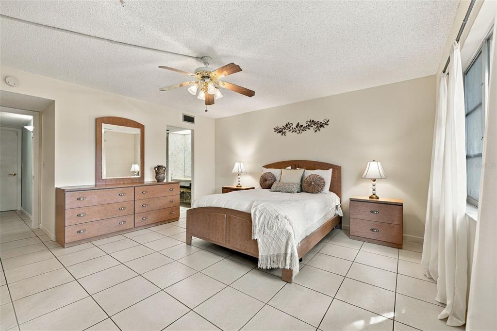 2101 Sunset Point Road, Unit 1502 Clearwater, FL 33765 - Photo 13 of 37 Gallery Image 13