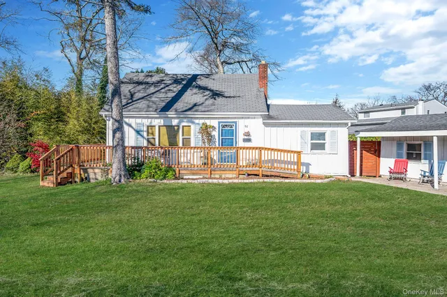 $515,000 | 92 East John Street, Lindenhurst, NY 11757